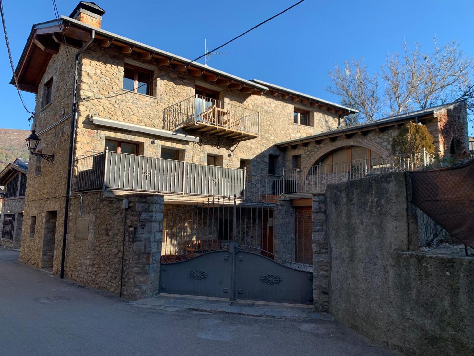 Apartaments Cal Bertran Бельвер-де-Серданья Экстерьер фото